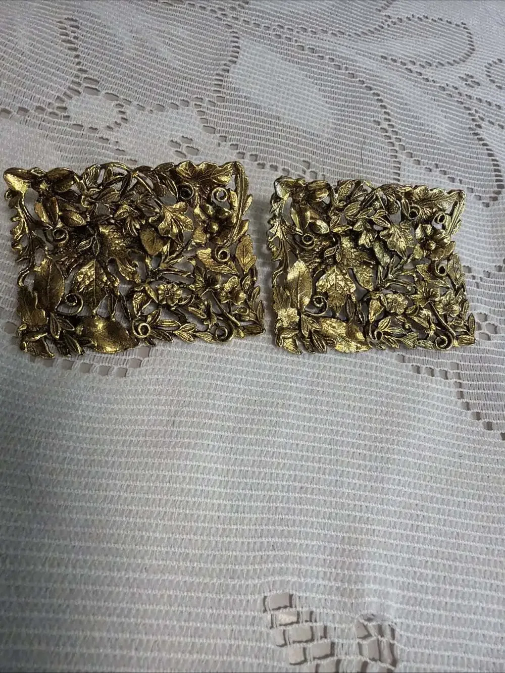 VINTAGE PAIR 40-50'S BRASS GOLD TONE MUSI FRENCH ELABORATE FILIGREE SHOE CLIPS.